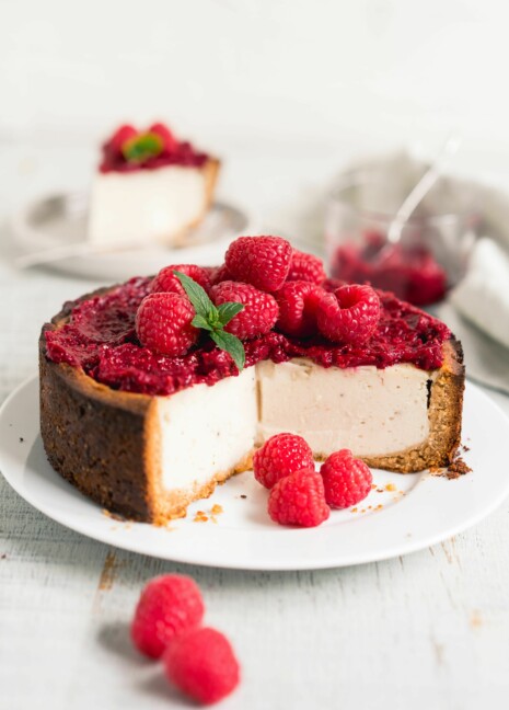 Käsekuchen mit Himbeeren vegan