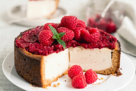 Käsekuchen mit Himbeeren vegan
