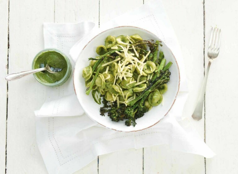 Pasta mit grünem Pesto