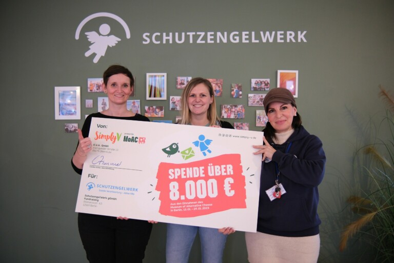 Scheckübergabe Schutzengelwerk