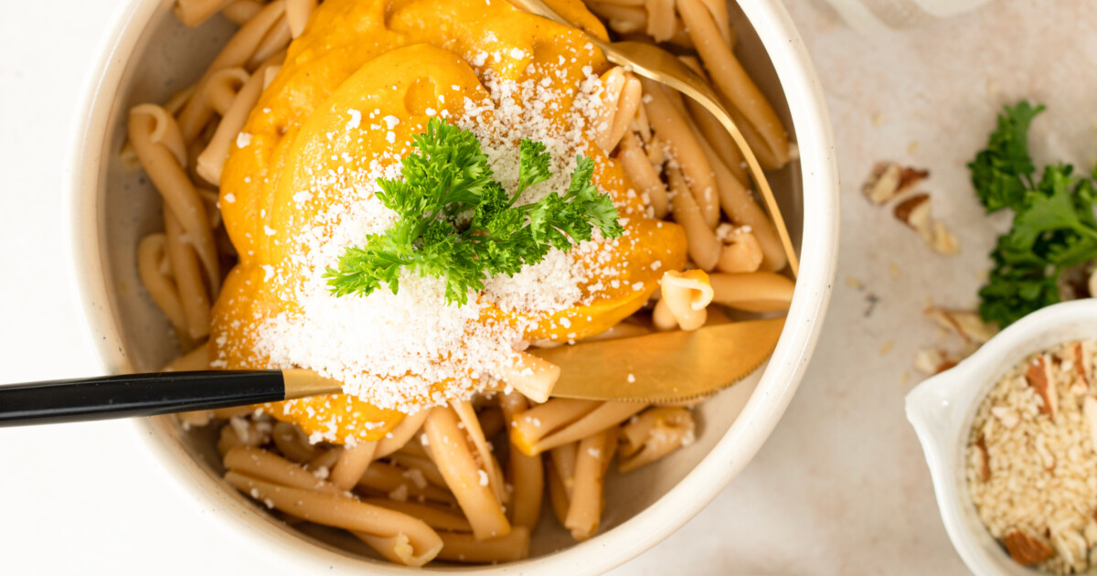 Kichererbsen Pasta mit Kürbissoße
