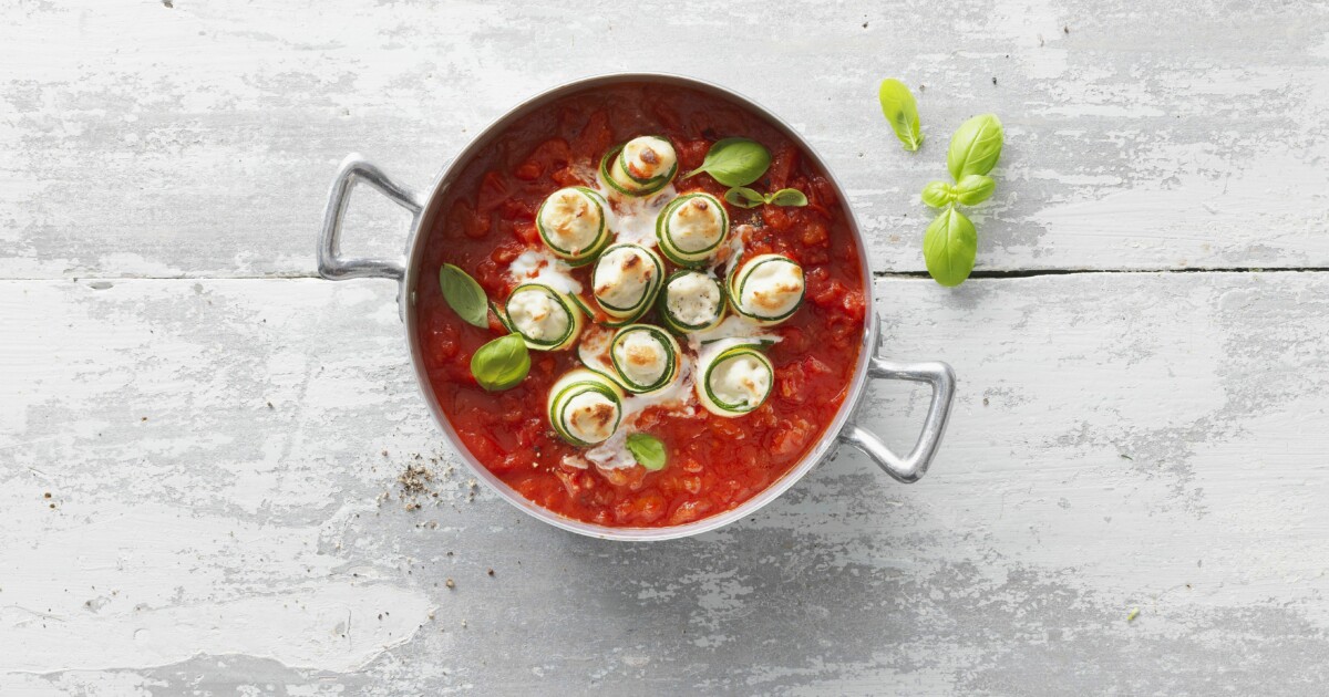 Zucchiniröllchen in Tomatensoße vegan