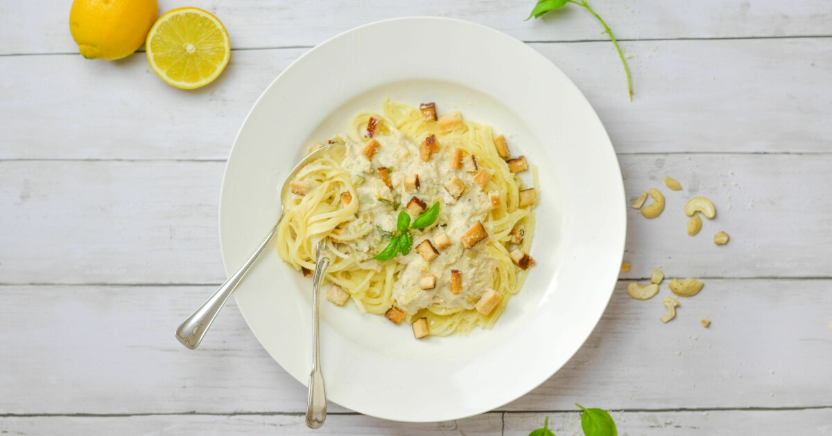Zitronenspaghetti mit Cashewsoße frisch, lecker & vegan Simply V