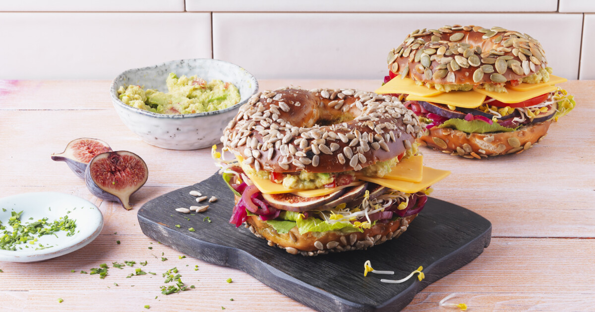 Bagel mit Avocado und Feige Bagel mit Avocado und Feige