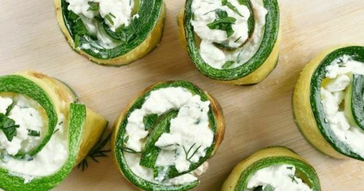 Vegane Zucchiniröllchen mit Avocado Vegane Zucchiniröllchen mit Avocado