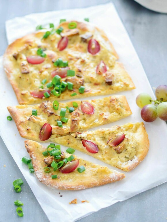 Veganer Flammkuchen mit Trauben