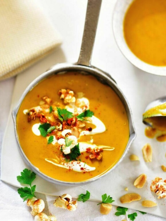 Exotic-Süßkartoffelsuppe mit Popcorn