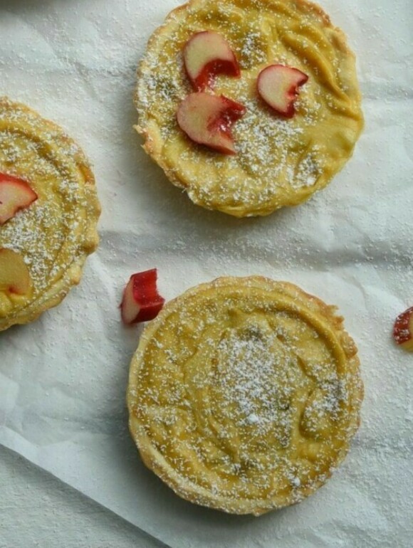 Schnelle vegane Rhabarbertarte