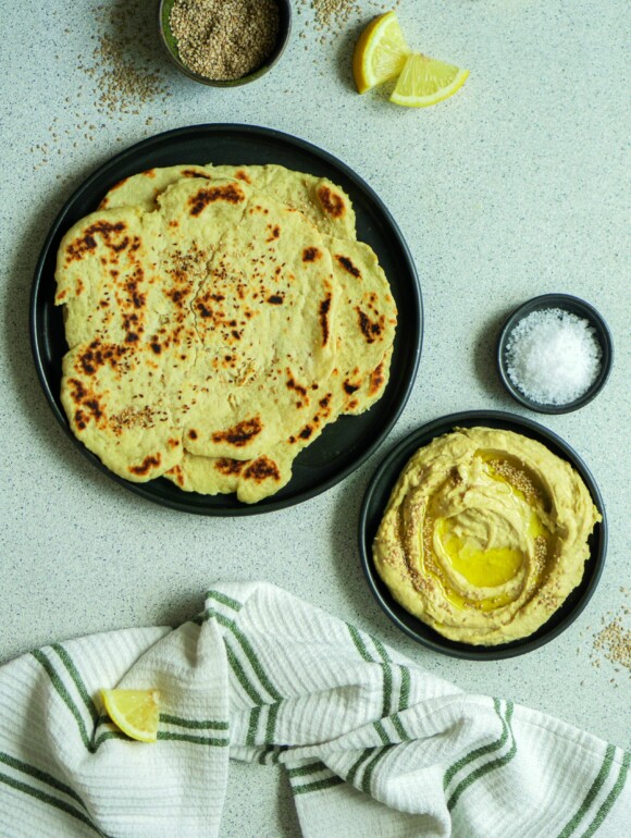 Fladenbrot mit Hummus