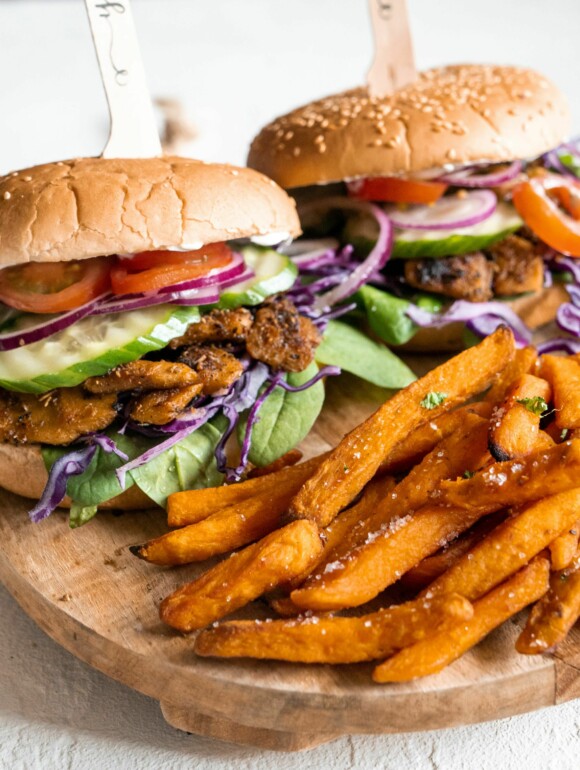 Veganer Gyrosburger mit Tzatziki-Streichgenuss