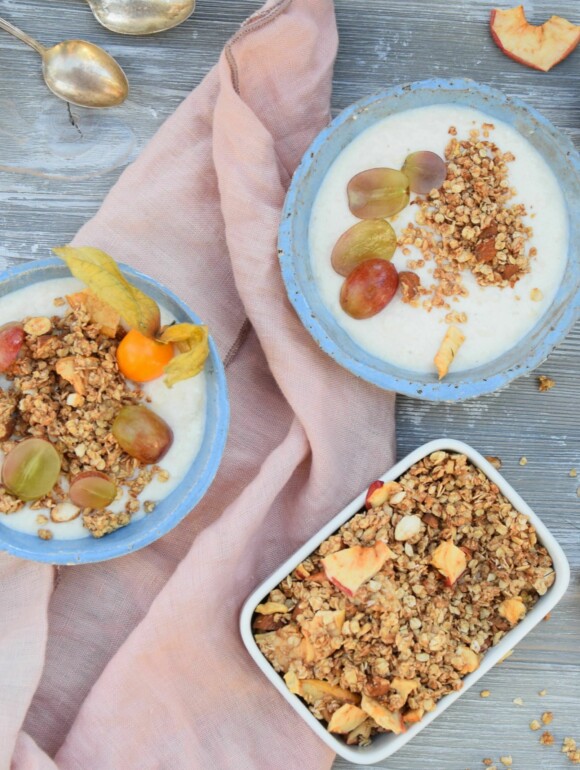 Schnelle Apfelcreme mit Zimt-Knuspermüsli