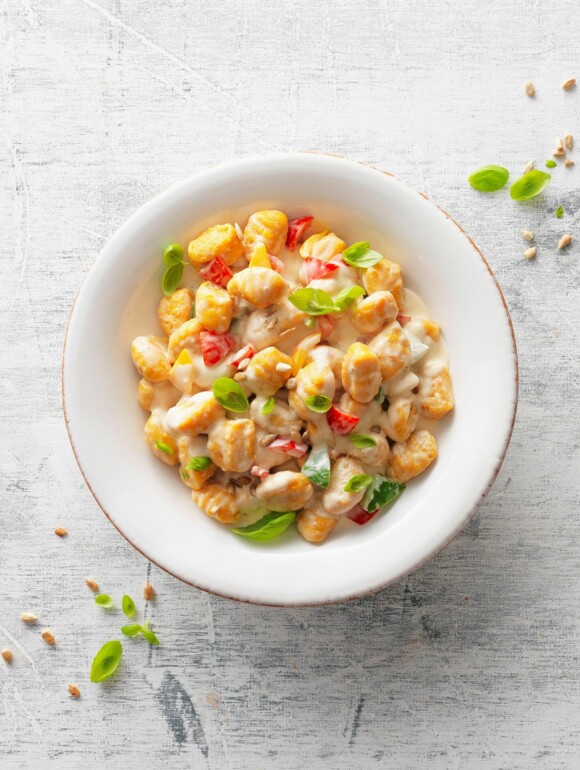 vegane Kürbisgnocchi mit Streichgenuss-Paprikasoße