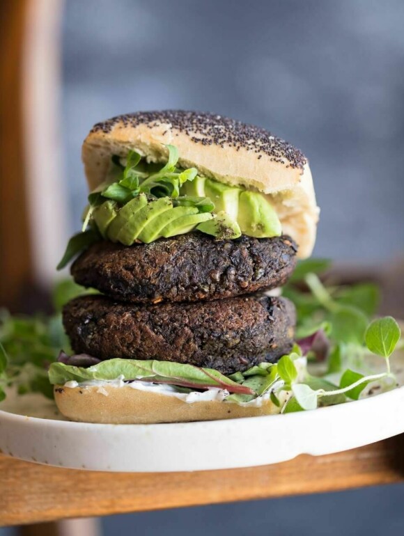 Schwarzer Reis-Zucchini Burger