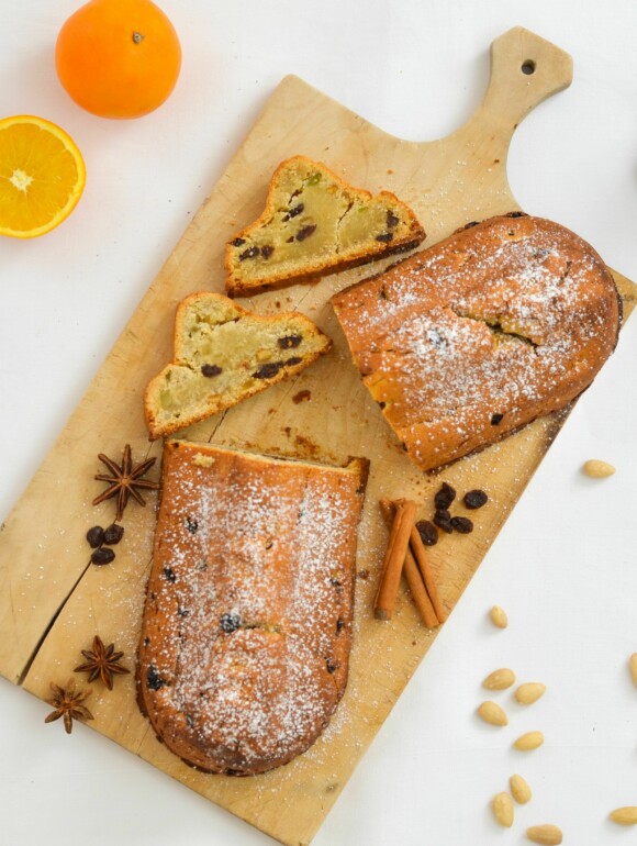 Veganer Christstollen mit Puderzucker