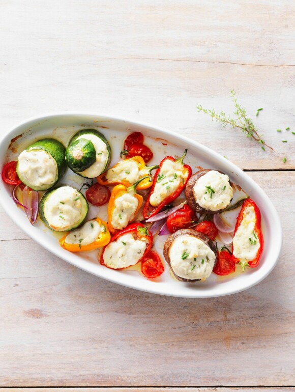 Gefüllte Champignons, Zucchini und Paprika mit Frischkäse-Alternative