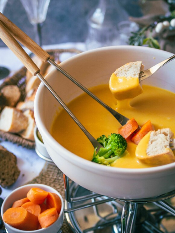 Fondue mit Kartoffeln und Hefeflocken