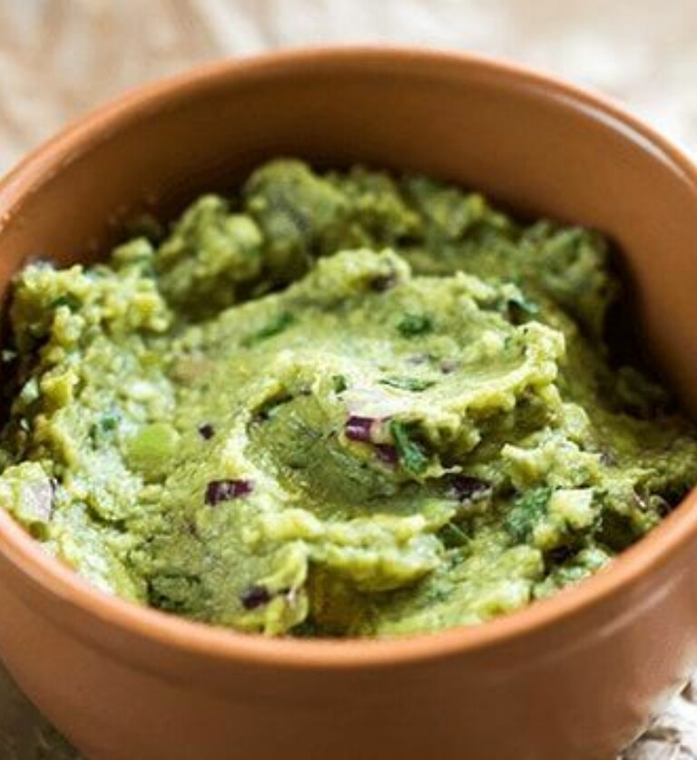Erbsenaufstrich vegan mit Pinienkernen