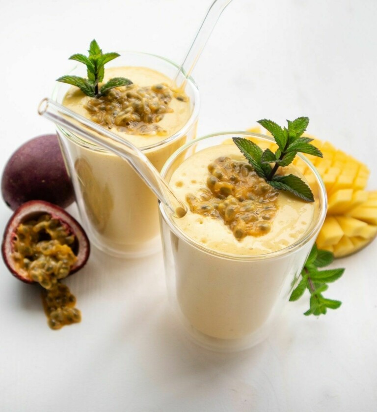 Frischer Mango-Kurkuma Shake