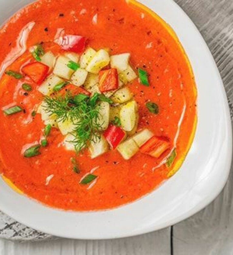 Vegane Gazpacho mit Mango