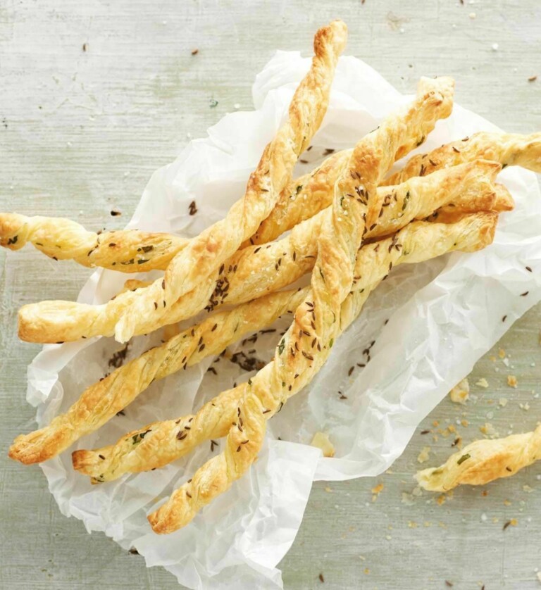 Blätterteigstangen vegan selber machen | Simply V Blätterteigstangen vegan selber machen | Simply V