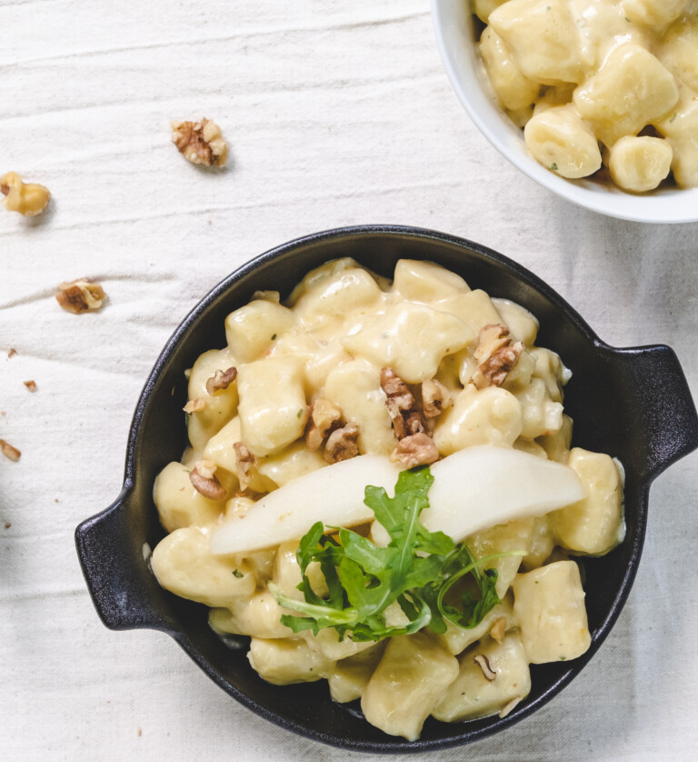 Gnocchi in cremiger Käsesauce mit karamellisierten Birnen und Walnüssen ... Gnocchi in cremiger Käsesauce mit karamellisierten Birnen und Walnüssen ...