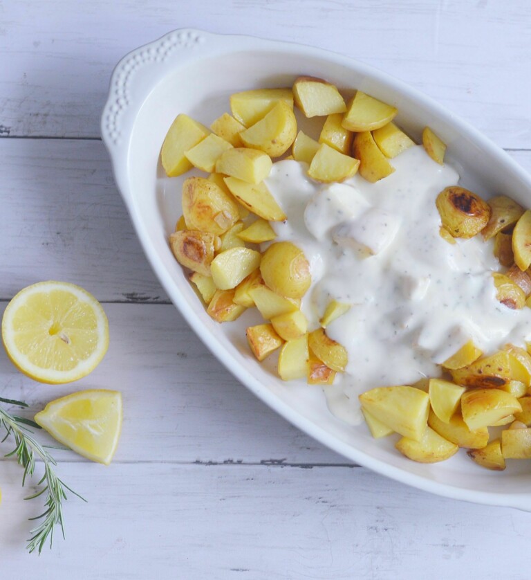 Vegane Kräutersauce mit Hirtengenuss zu Zitronen-Ofen-Kartoffeln