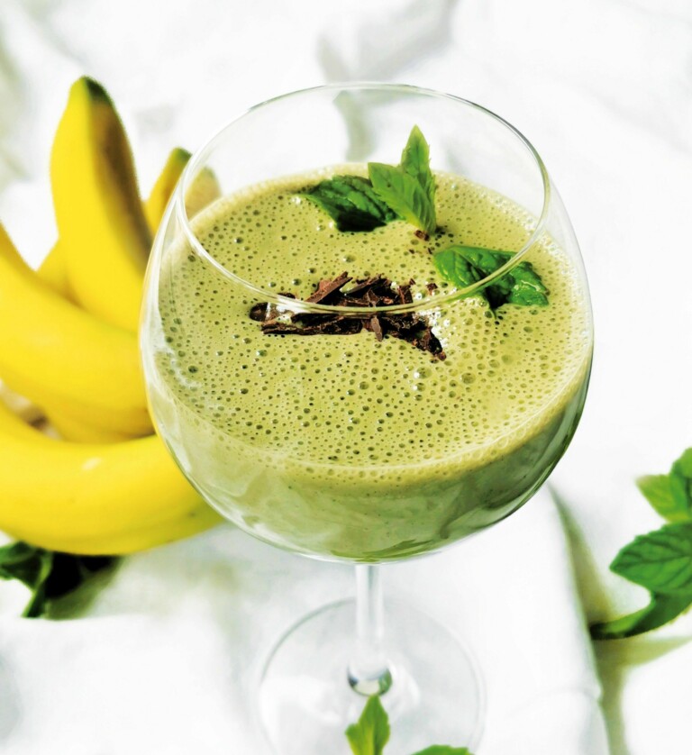 Power Shake mit Minze und Matcha