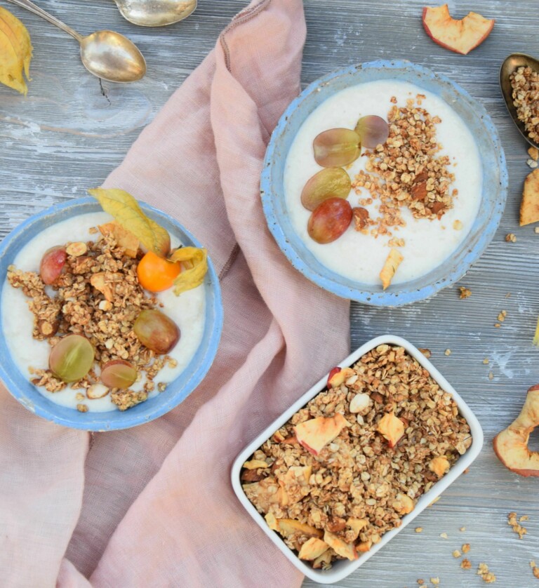 Schnelle Apfelcreme mit Zimt-Knuspermüsli