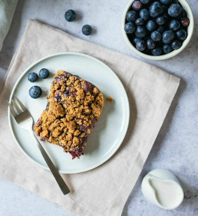 Veganer Blaubeer-Käsekuchen mit Streuseln | Simply V