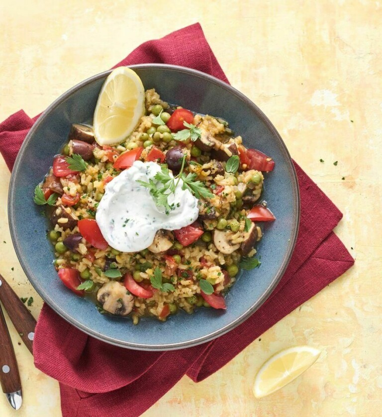 Paella mit Oliven, Champignons und Safran