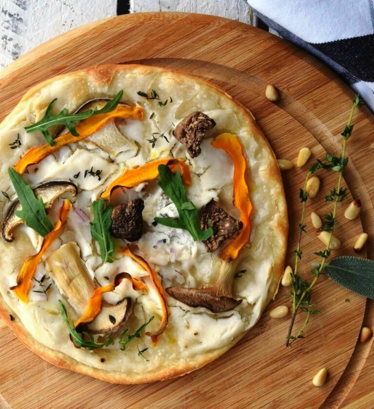 Kürbis-Flammkuchen vegan - Mit Kräuterseitlingen