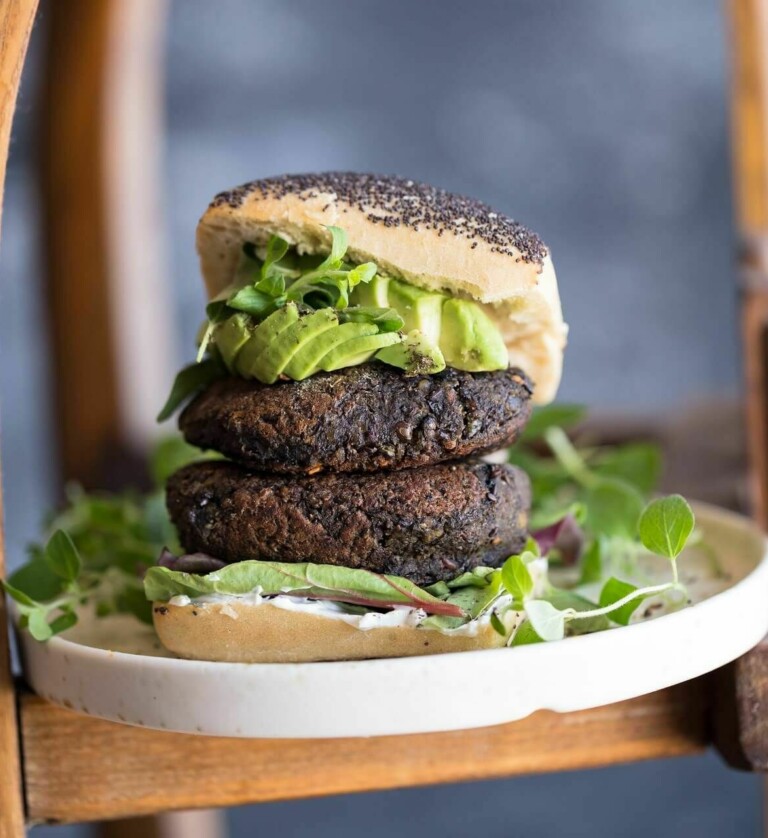 Schwarzer Reis-Zucchini Burger