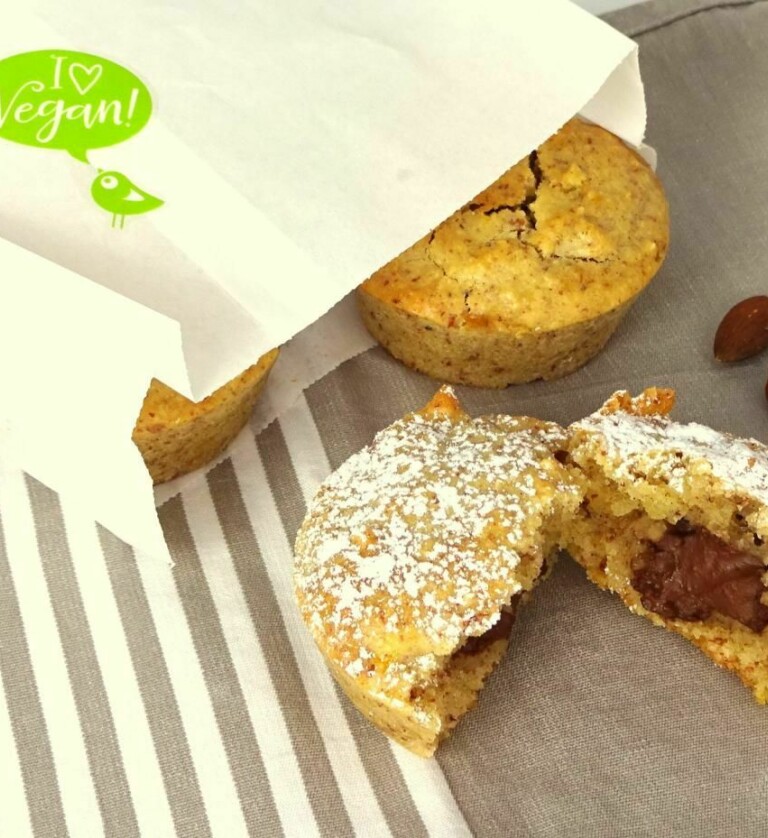 Vegane Mandel-Muffins mit Nuss- Nougat- Füllung