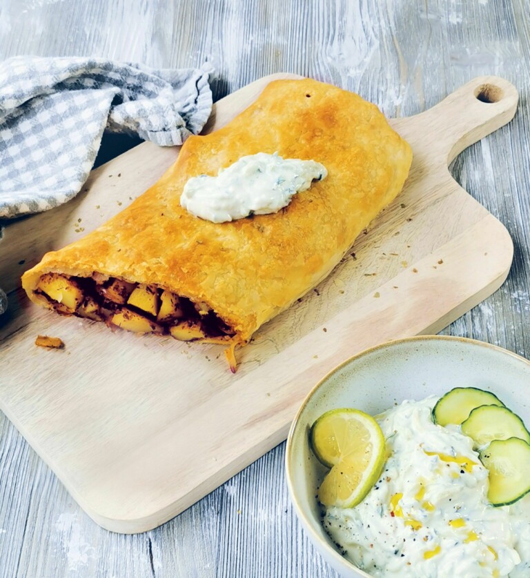 Kartoffelstrudel mit veganem Tzatziki
