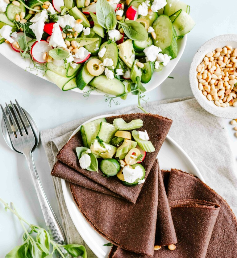 Veganer Salat mit Hirtengenuss und Vollgemüse Tortillas