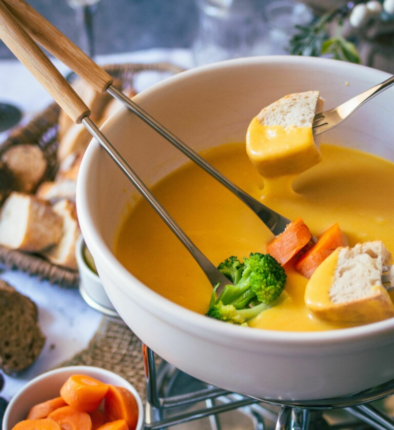 Fondue mit Kartoffeln und Hefeflocken